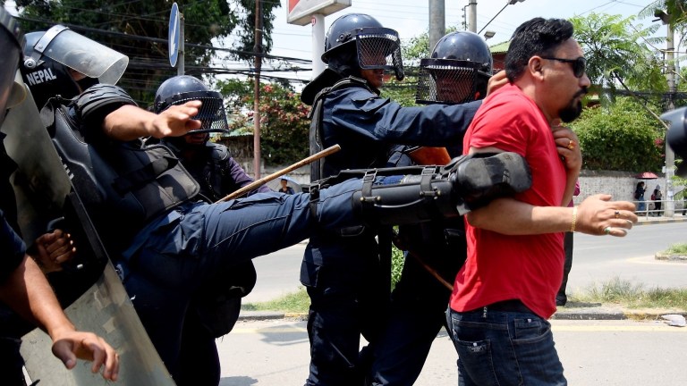 ‘प्रहरी मेरो साथी’ नारामाथि प्रहार भएको ‘लाती’