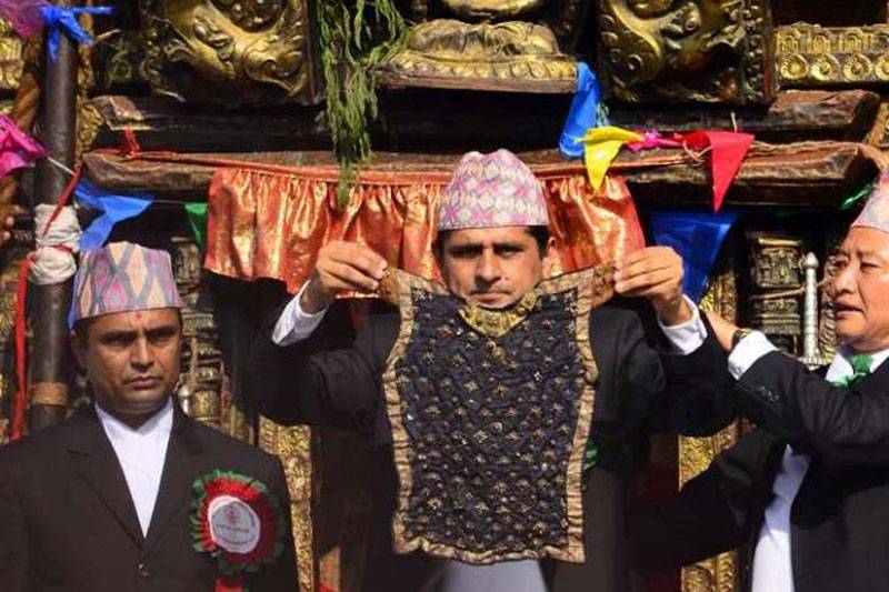 रातो मच्छिन्द्रनाथको साथमा रहेको भोटो जेठ २६ मा देखाईने