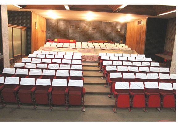 कहिले खुल्ला नारायणहिटीको सिनेमा हल ?