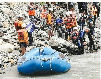 गोताखोरले पनि जिपमा सवार यात्रु भेट्टाउन सकेन