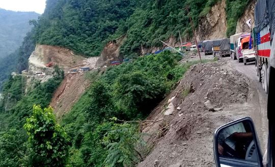 पृथ्वीराजमार्ग अवरुद्ध