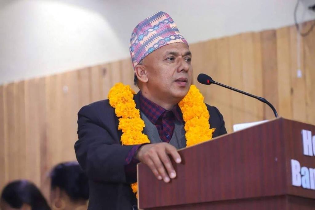 स्वर्गबाट देउतै आए पनि राजतन्त्र फर्किंदैन : सांसद अधिकारी