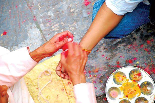 यस कारण बाधिन्छ हातमा रक्षा बन्धन