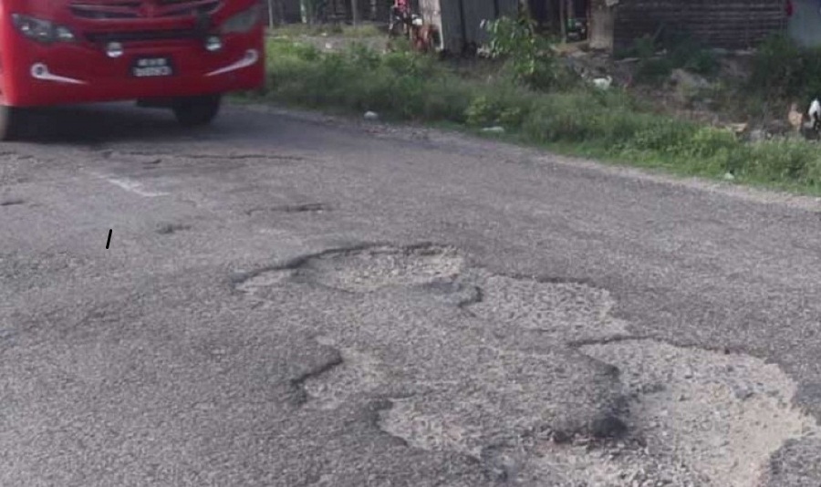 पूर्व–पश्चिम राजमार्गमा खाल्डै खाल्डा, दुर्घटनाको जोखिम बढ्यो