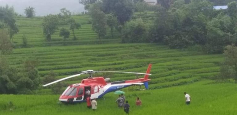 सात हेलिकप्टर काभ्रेका धानखेतमै आकस्मिक अवतरण