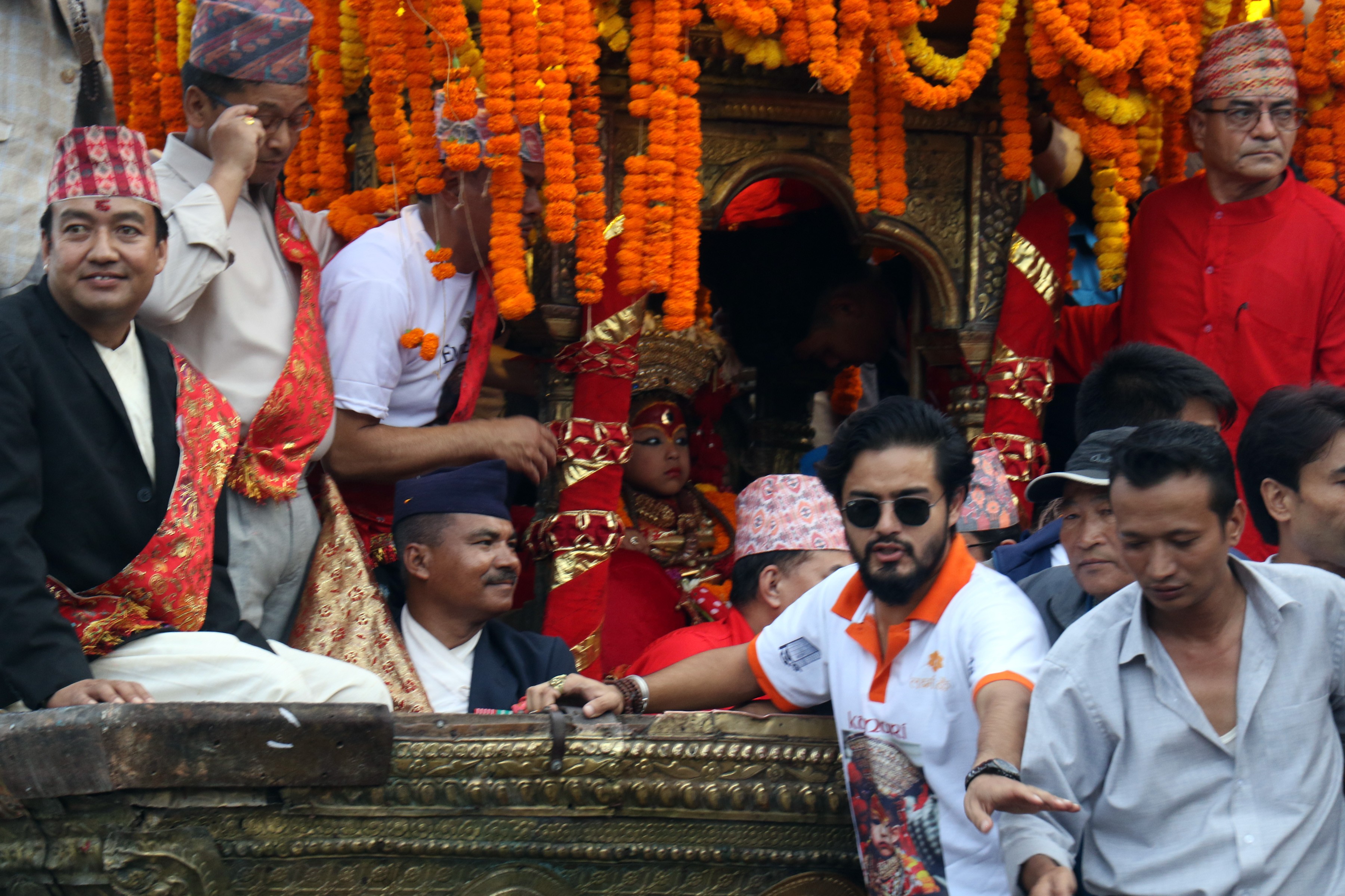 इन्द्रजात्रामा भैरव र गणेश ओझेलमा