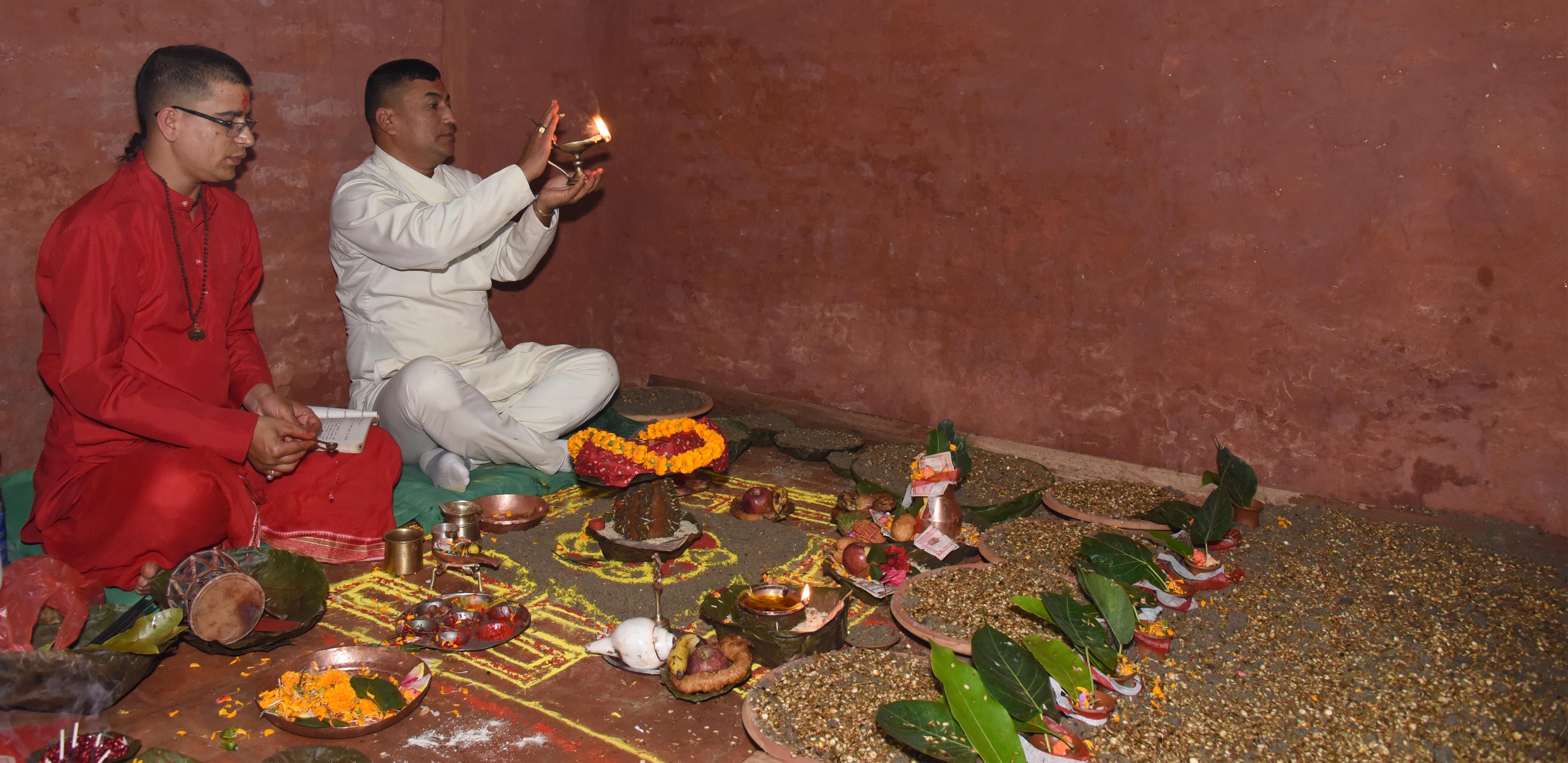 बडादशैँको पहिलो दिन: धार्मिक विधिअनुसार घटस्थापन