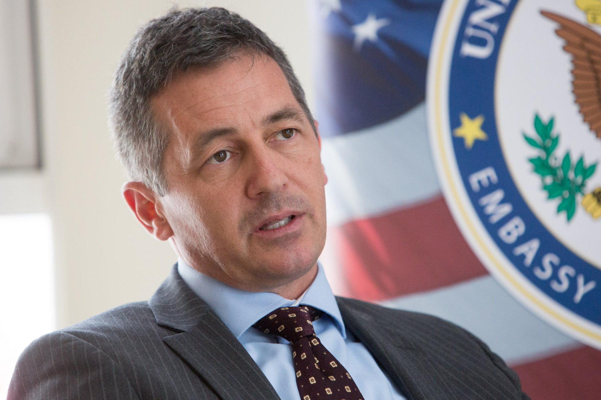 अमेरिकको सुझाव : नेपाल कतै नढल्कियोस्