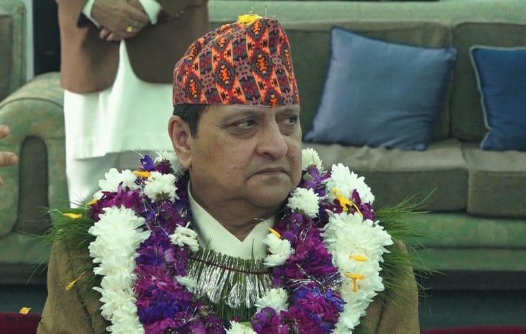 राजा ज्ञानेन्द्रले बहिनीसँग लगाए भाइटीका