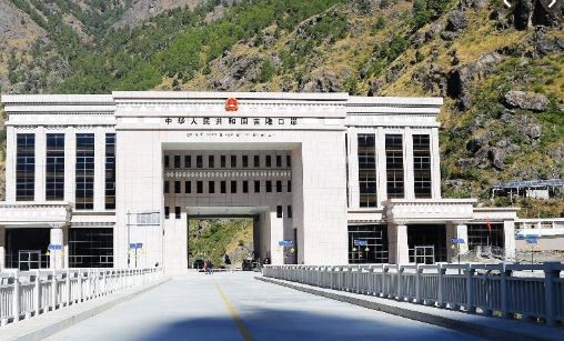 दैनिक सत्तरीभन्दा बढी कन्टेनर केरूङतर्फ