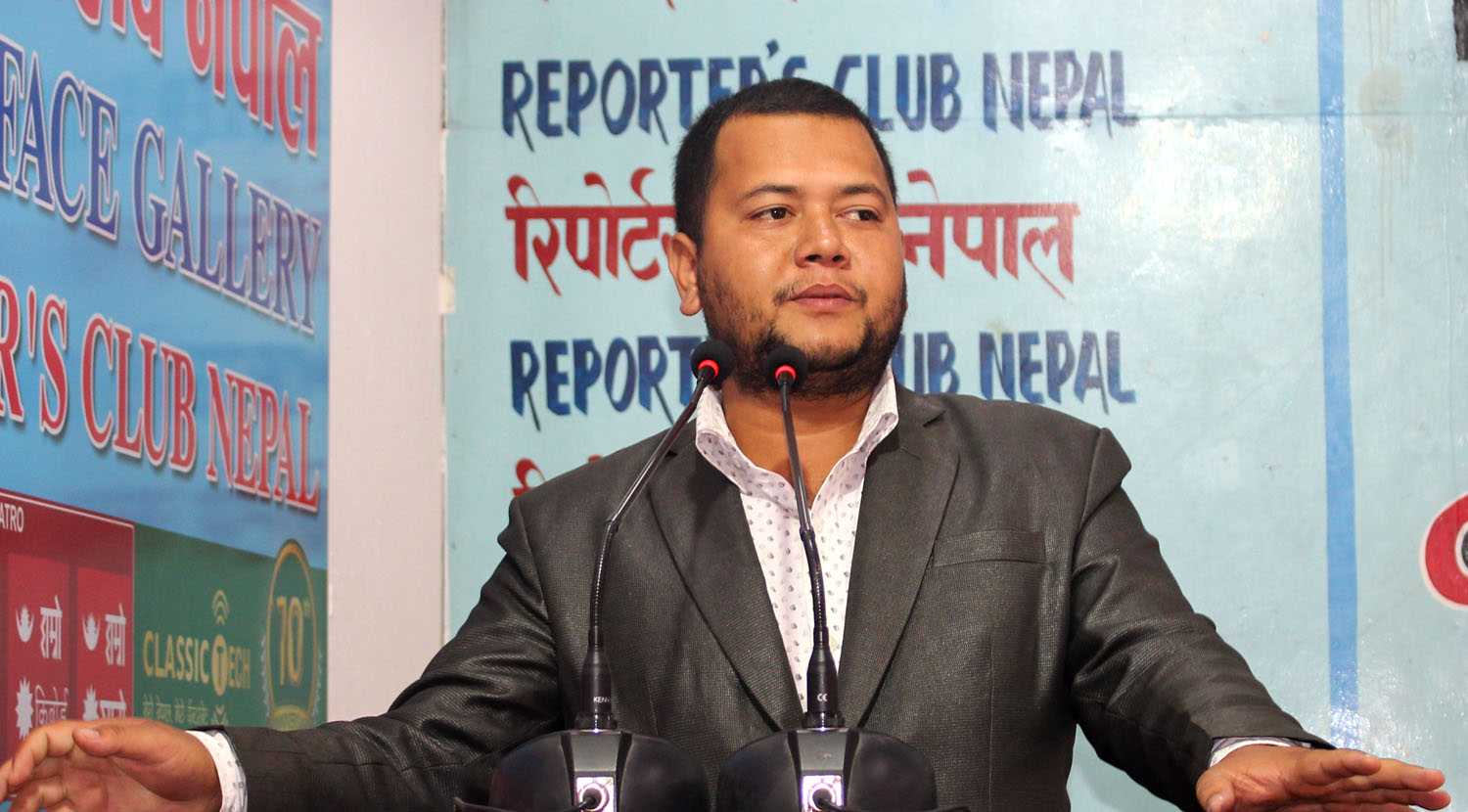 डिन अग्रवालमाथि कालोमोसो दल्ने विजय थापा प्रहरीकहाँ आत्मसमर्पण