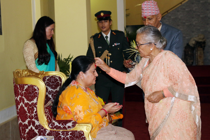 राष्ट्रपति विद्यादेवि भण्डारीले टीका ग्रहण