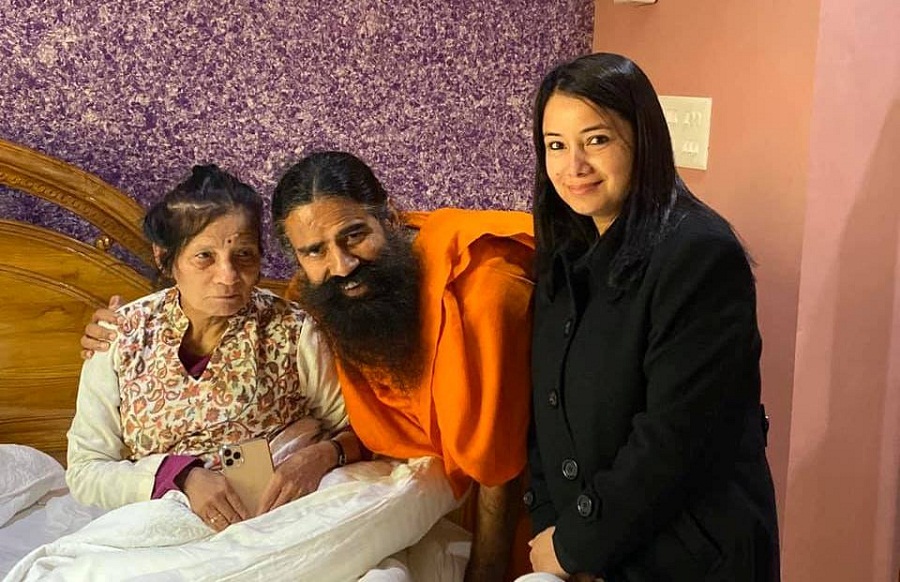 प्रचण्ड पत्नी सीता उपचारका लागि बाबा रामदेवको हरिसिद्धिस्थित आश्रममा