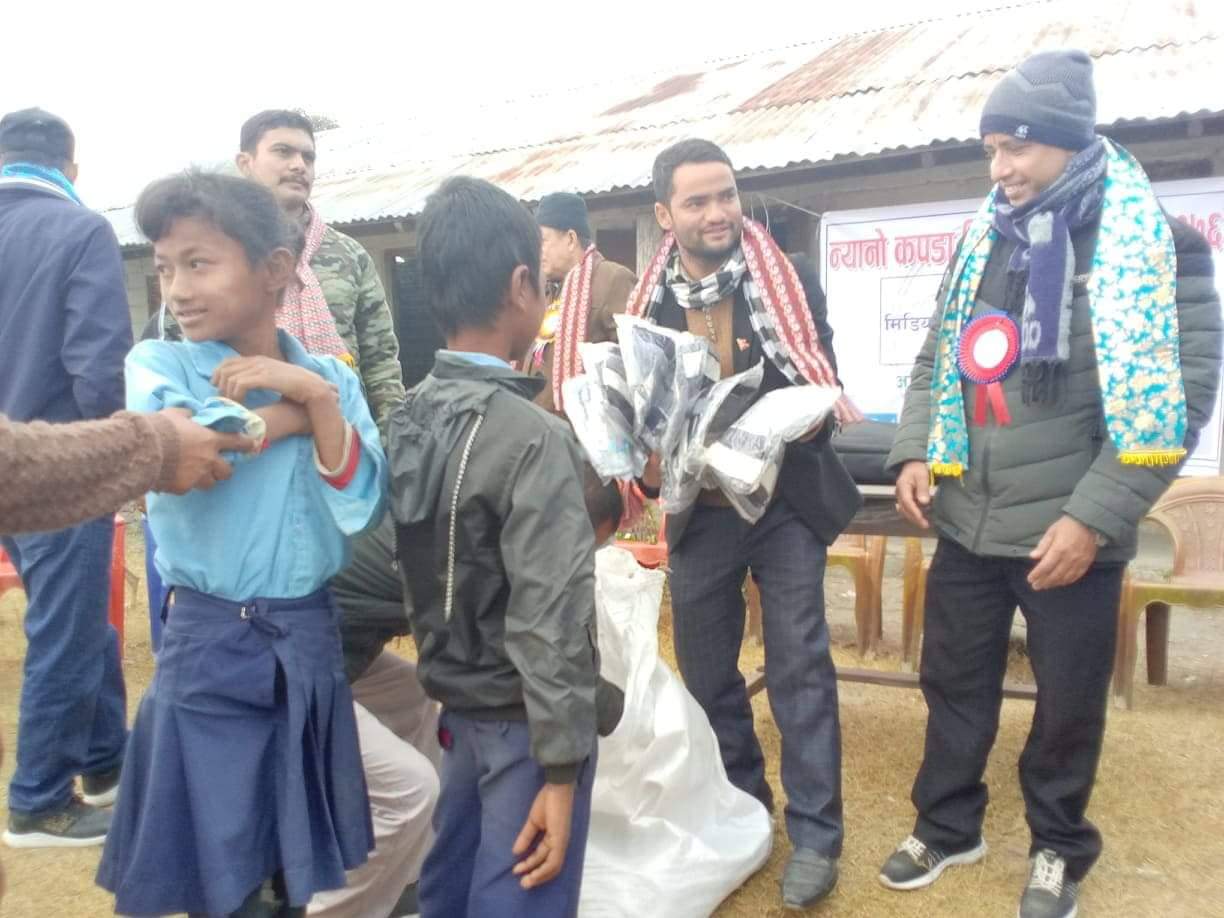 मिडिया नेपालद्दारा न्यानो कपडा बितरण