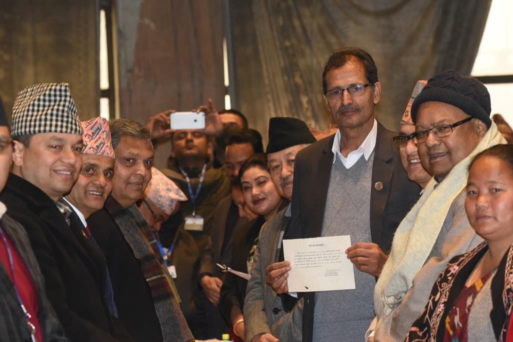 सभामुखमा नेकपाबाट अग्नी सापकोटाको उमेदवारी दर्ता