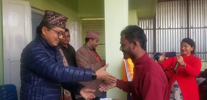 झापामा विभिन्न पार्टी परित्याग गरी ५० भन्दा बढी राप्रपामा प्रवेश