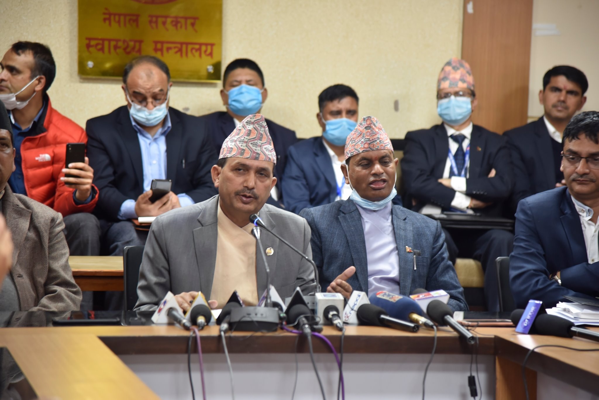 फ्रान्सबाट फर्किएका नेपालीमा कोरोना संक्रमण