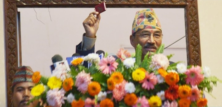 कमल थापाले गीता छोएर कसम खादै भने राप्रपालाई फुट्न दिन्न