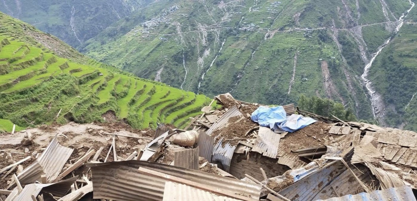 लिदी पहिरोका विस्थापितलाई स्थानान्तरण शुरु