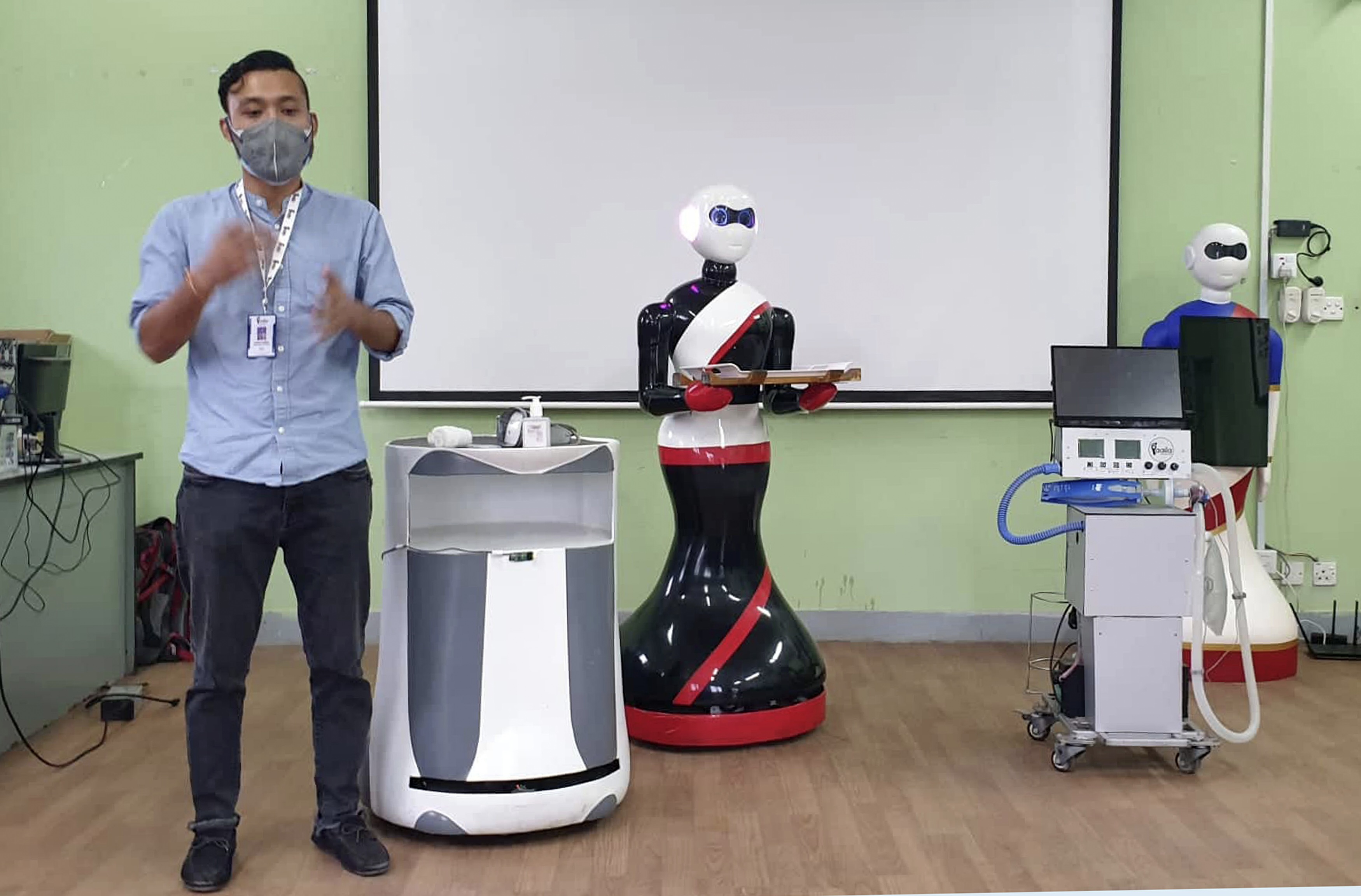 सङ्क्रमितको उपचारमा नर्सिङ रोबोट परिचालन