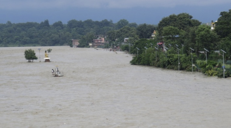 नारायणीले बगायो केटो